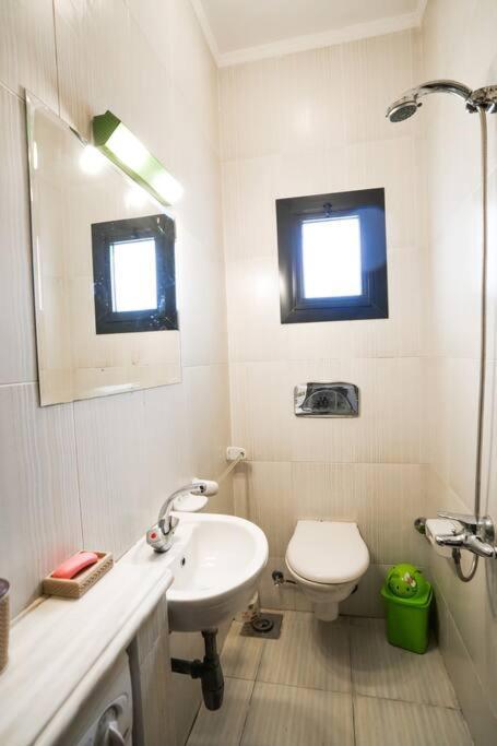 Amazing Flat 9 Mins To Airport At Heliopolis Apartment *
